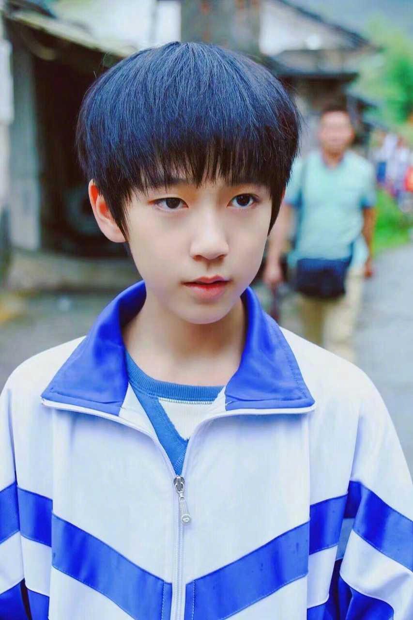 贺峻霖,2004年6月15日出生于四川成都,双子座