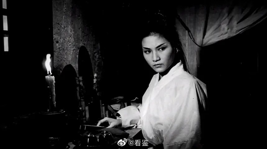 1966年大醉侠郑佩佩饰演人送绰号金燕子的张熙燕