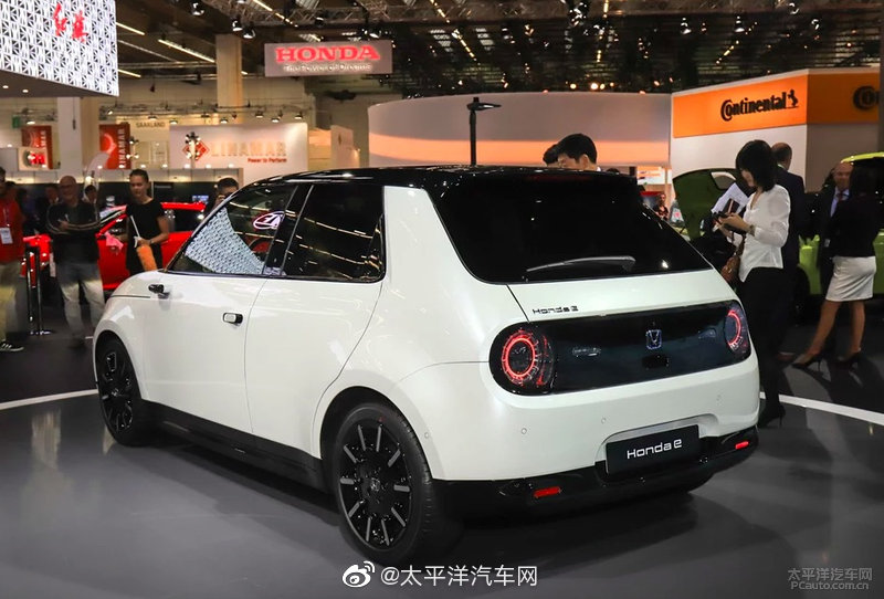 据外媒报道，本田Honda e将在今年夏季正式在欧洲上市。作为电动车
