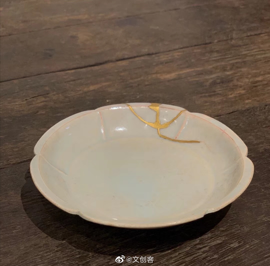金缮是用纯天然材质修补残缺器物的的,需要一定审美的一门技艺
