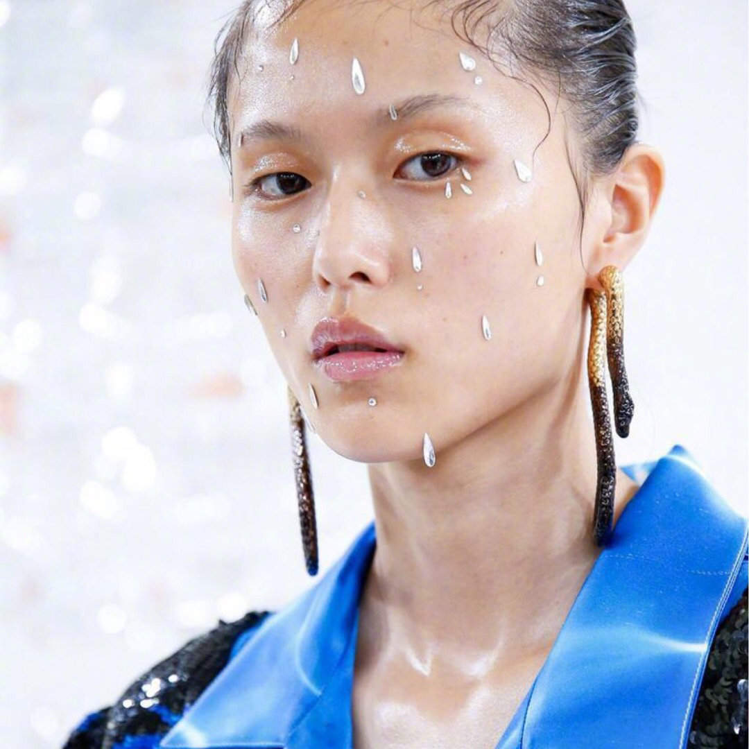 schiaparelli 2020 ss|面饰|妆容|艺术品_新浪新闻