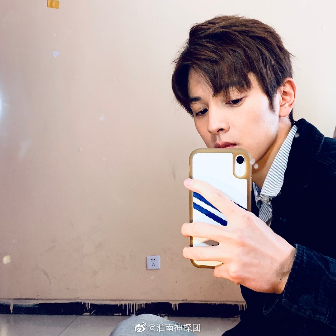 《初恋那件小事》开播引热议,淮南小伙王润泽还原青春叛逆少年