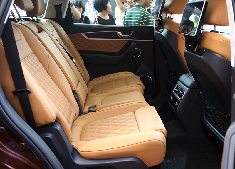 首款自主中大型豪华suv 配v6发动机 红旗hs7上市实拍