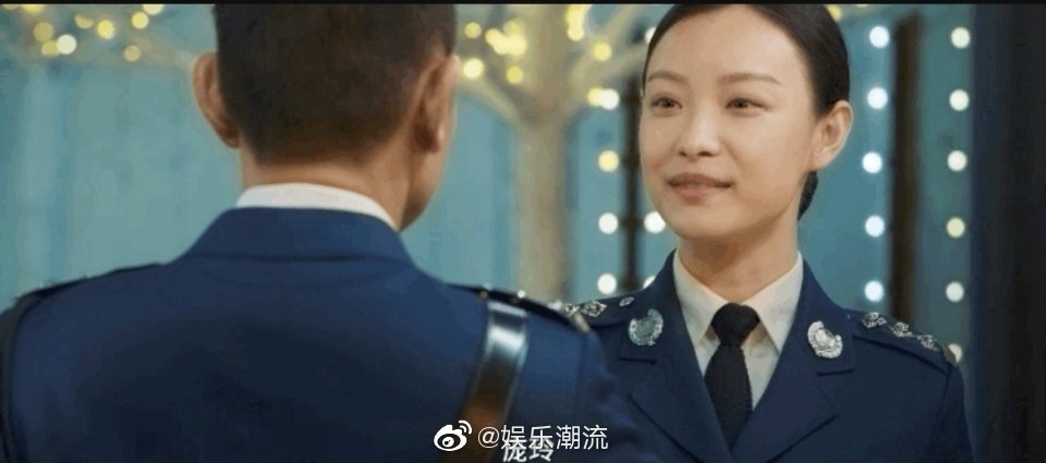 倪妮新剧造型 | 英姿飒爽的警花本人