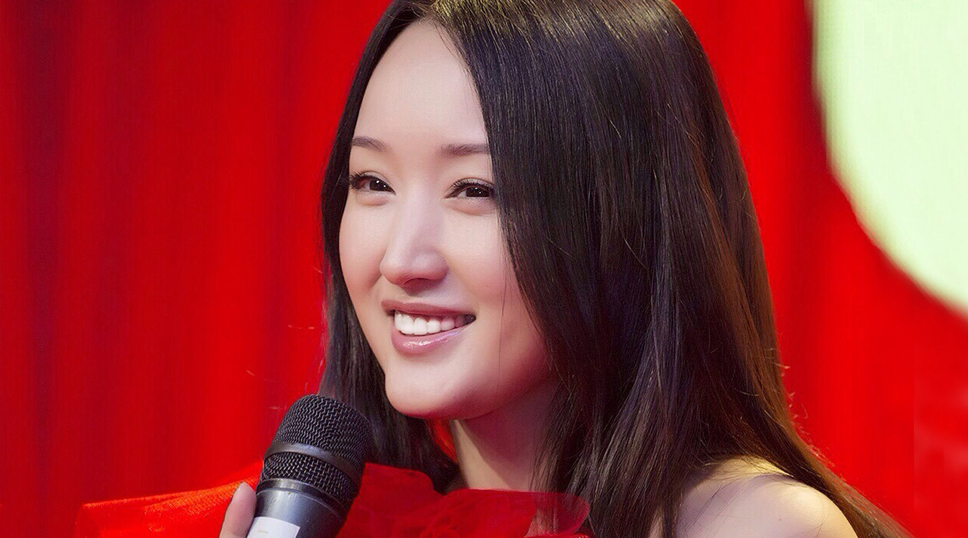 杨钰莹演唱会歌曲展播之吉林《我在春天等你》,笑容甜美