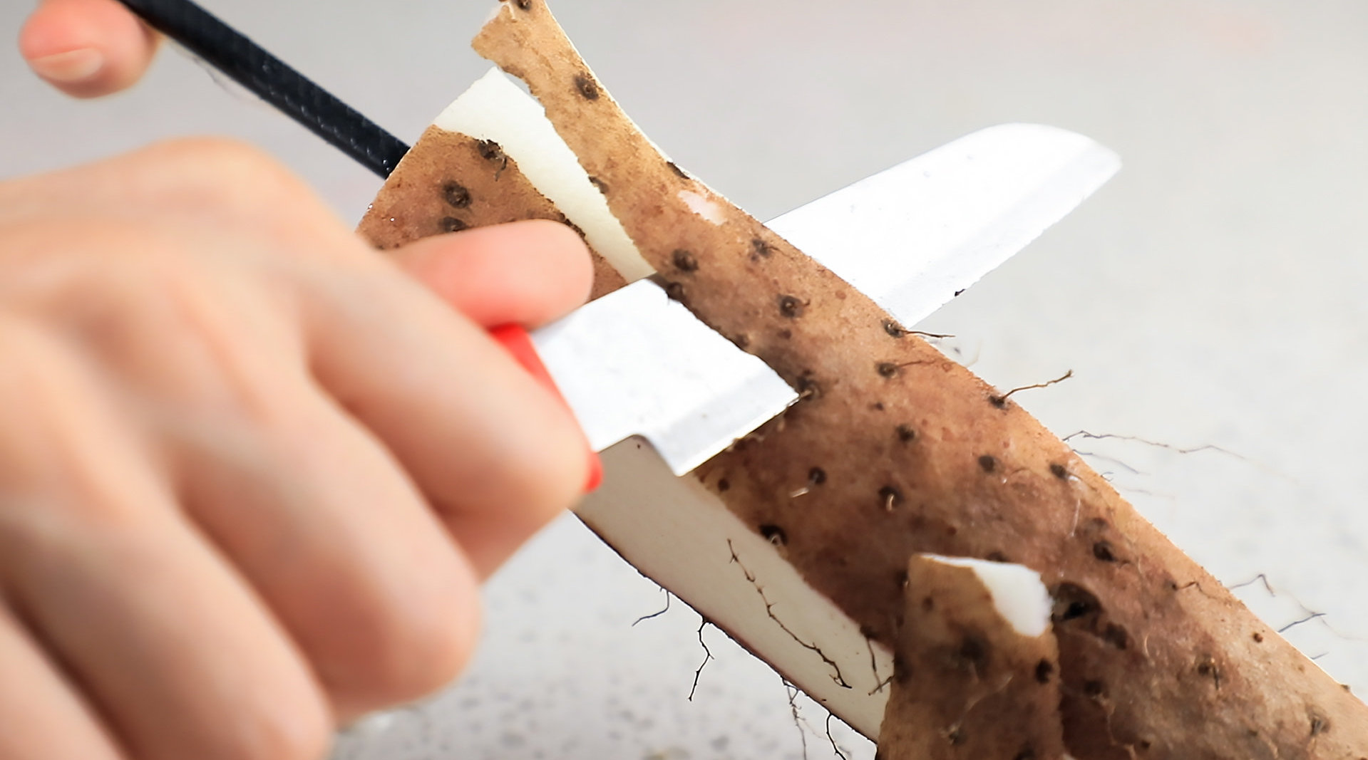 削山药皮容易手痒?用这2招轻松搞定,快告诉家里的老母亲吧