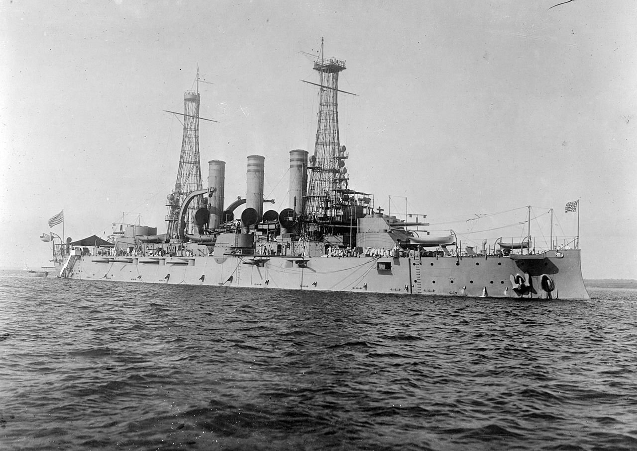 在美国海军的历史上,一共有过3艘战舰被命名为"罗德岛"