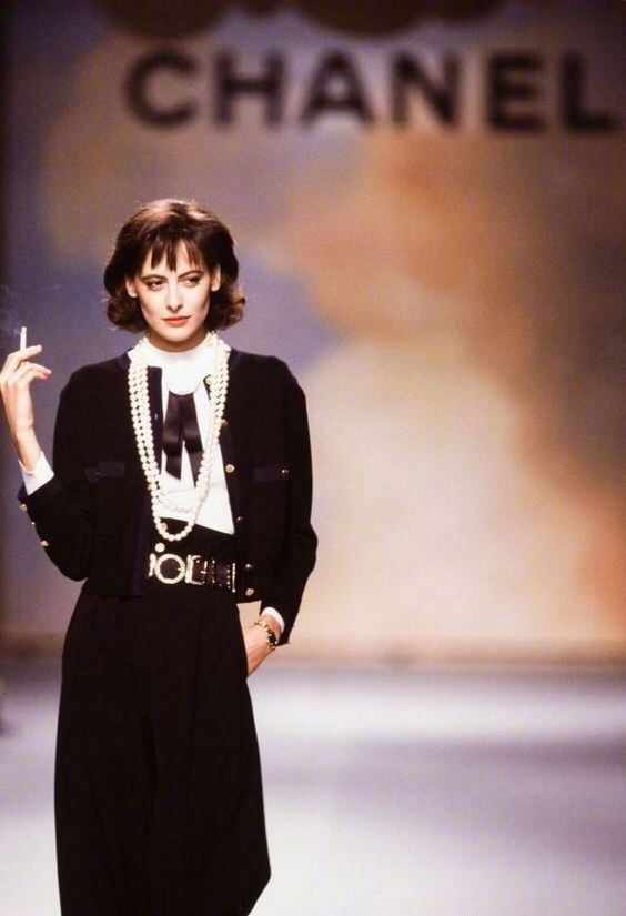 上世纪八十年代的chanel秀场 现在看来还是时髦的 经典永不衰败