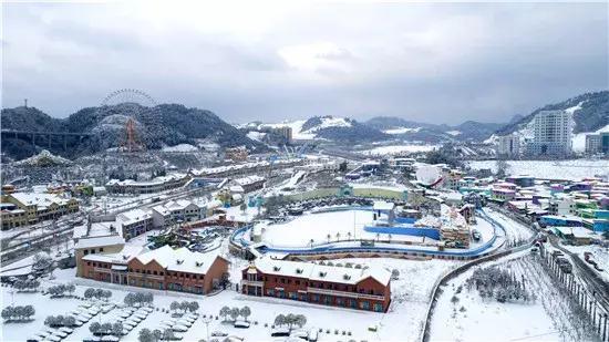 雪景美似仙境 万山进入梦幻般冰雪世界