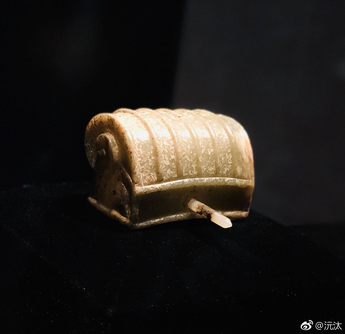 小冠汉代形制窄小又低矮的冠魏晋时沿用这个名称