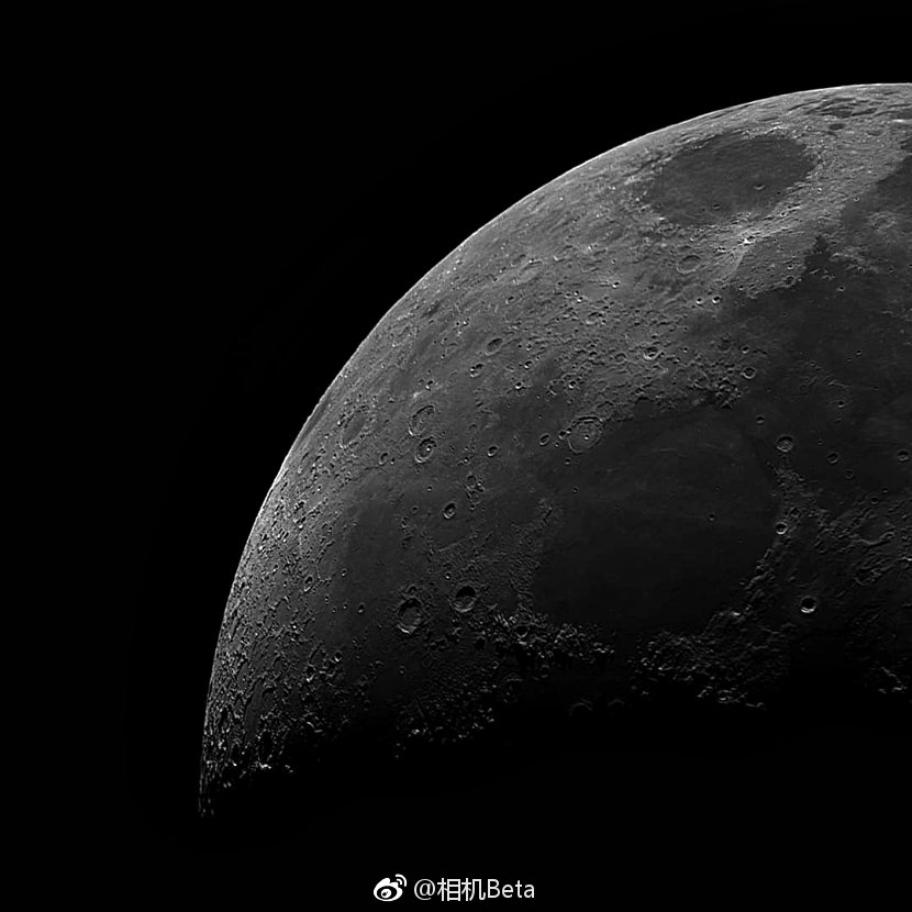 5万张照片合成8100万像素的月球照片