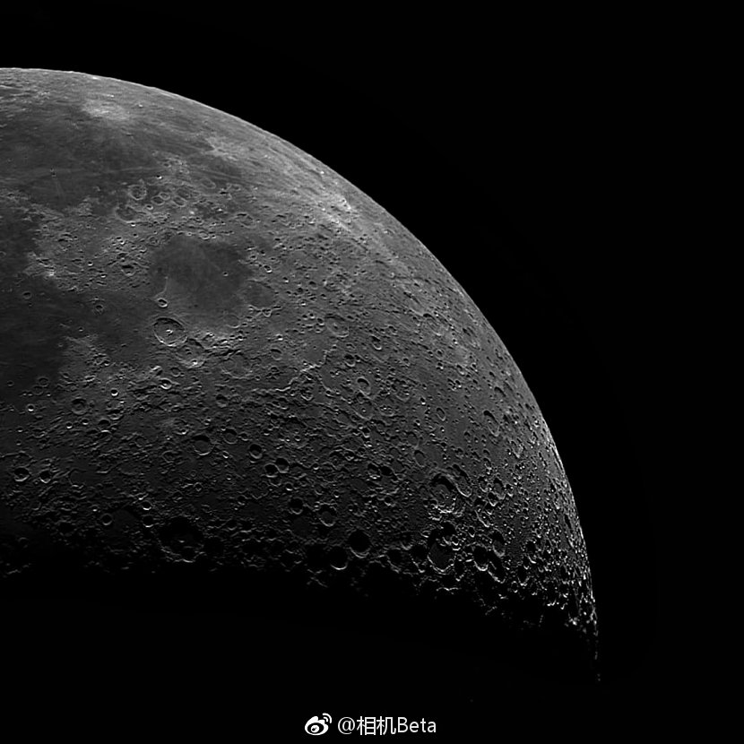 5万张照片合成8100万像素的月球照片