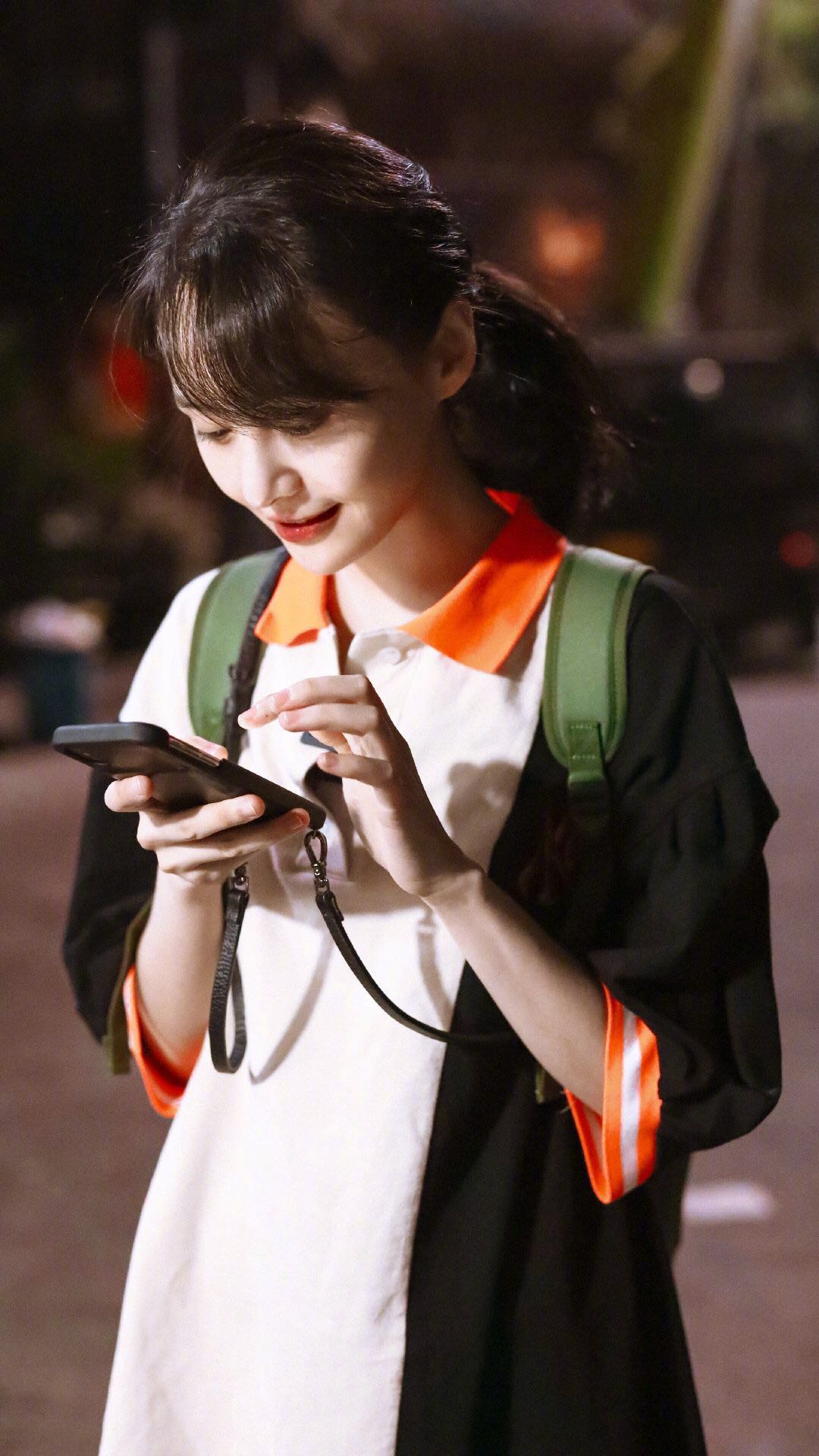 郑爽的少女感上热搜,上下班都是美图,水嫩模样少女感十足!__财经头条