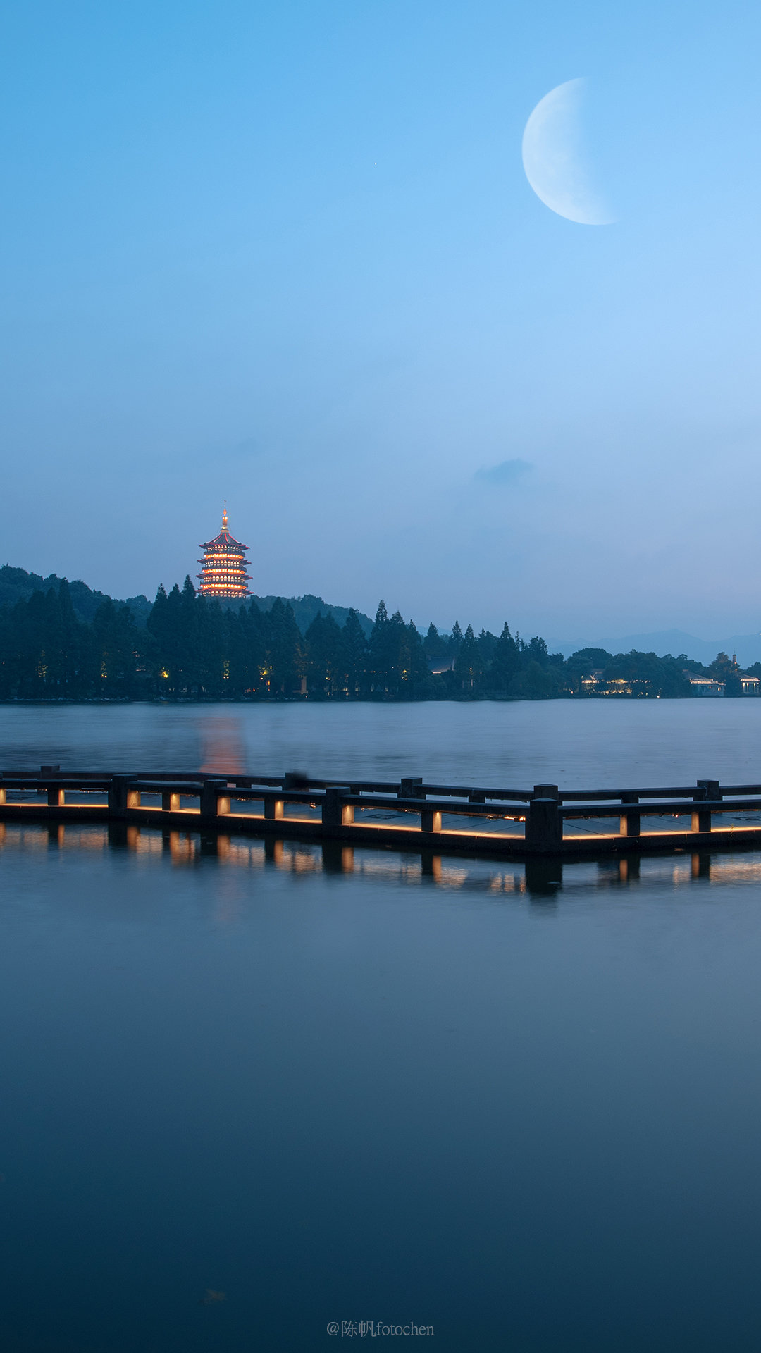 西湖,夏夜,静谧蓝.@陈帆fotochen