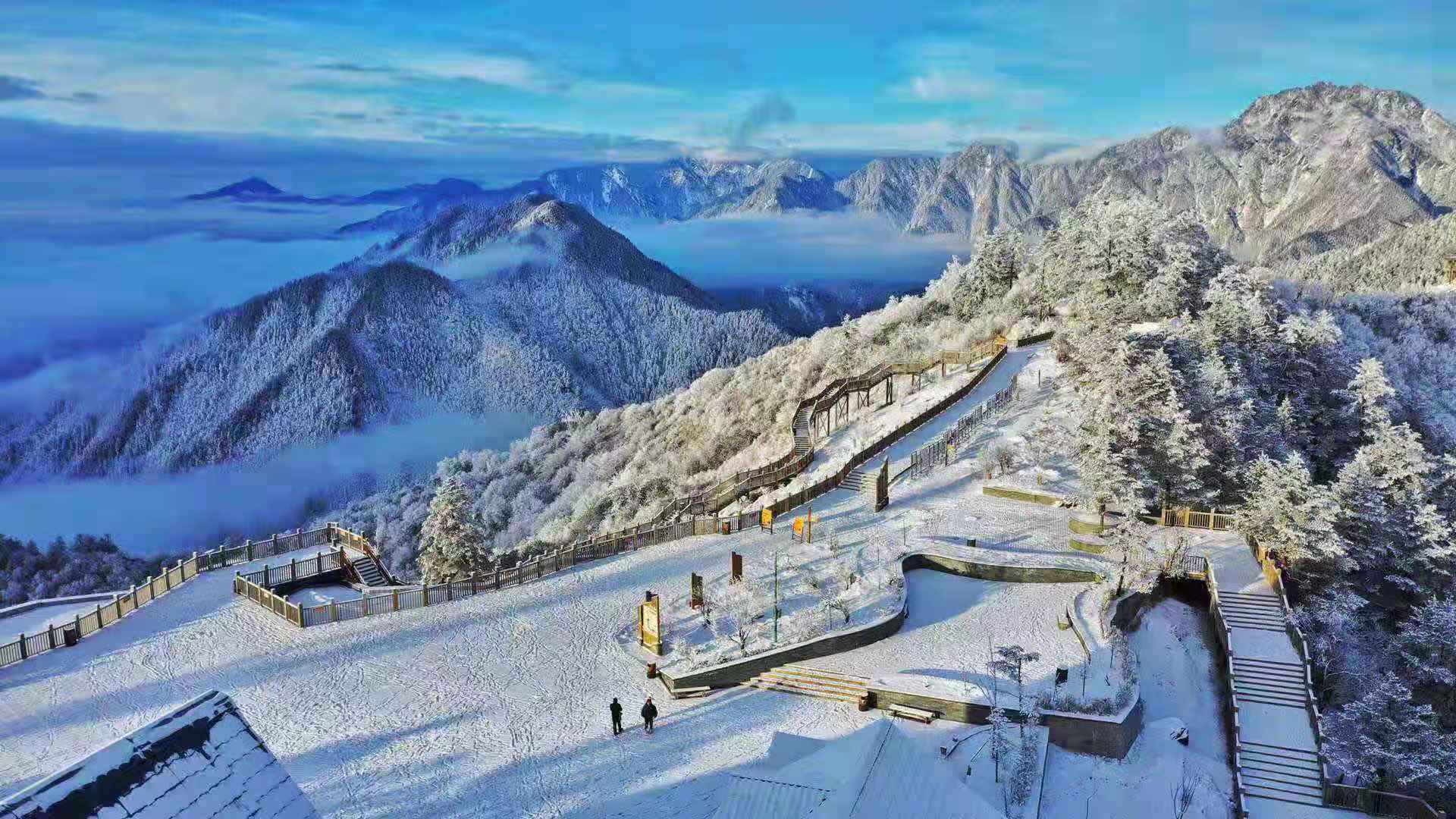 成都的持续降温,让已步入春天的西岭雪山持续了冬日的美景