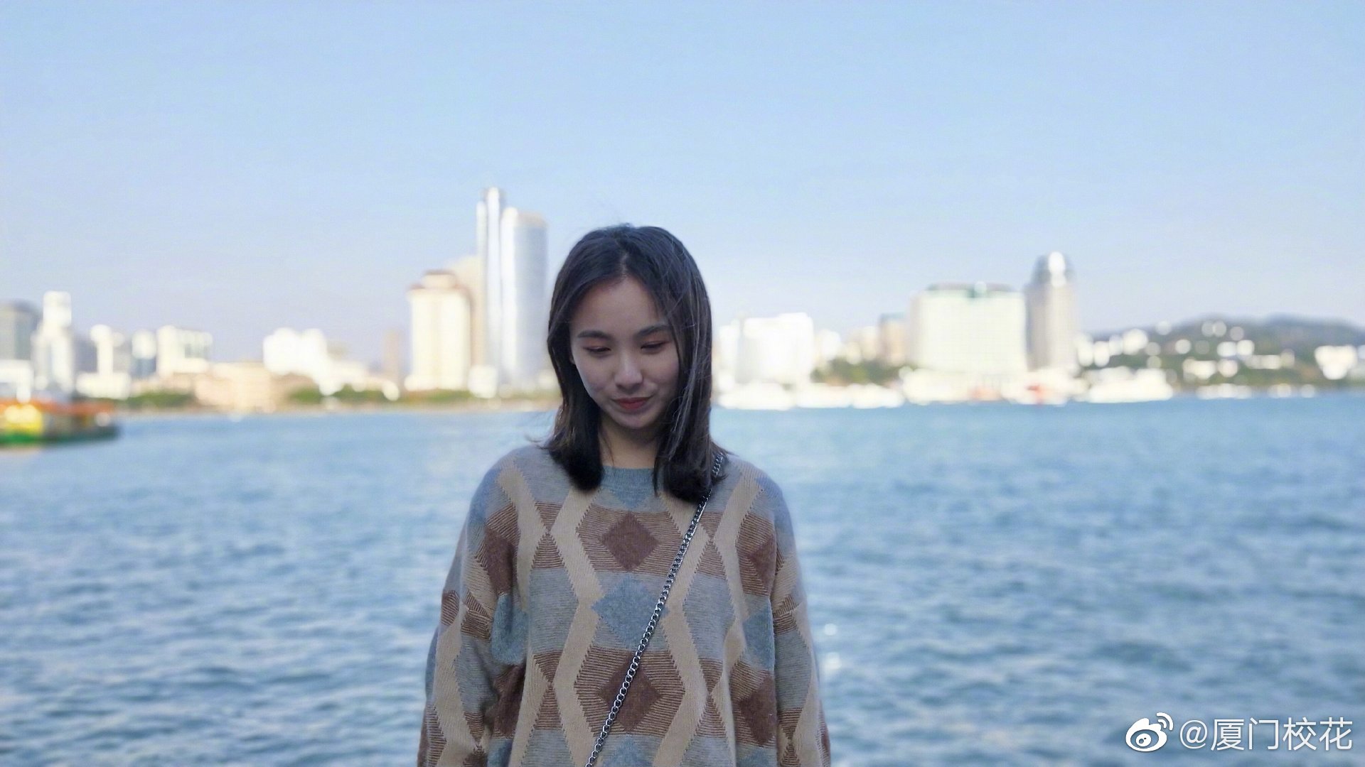 她叫黄洁,99年,就读于厦门大学艺术学院,身高170cm,天秤座