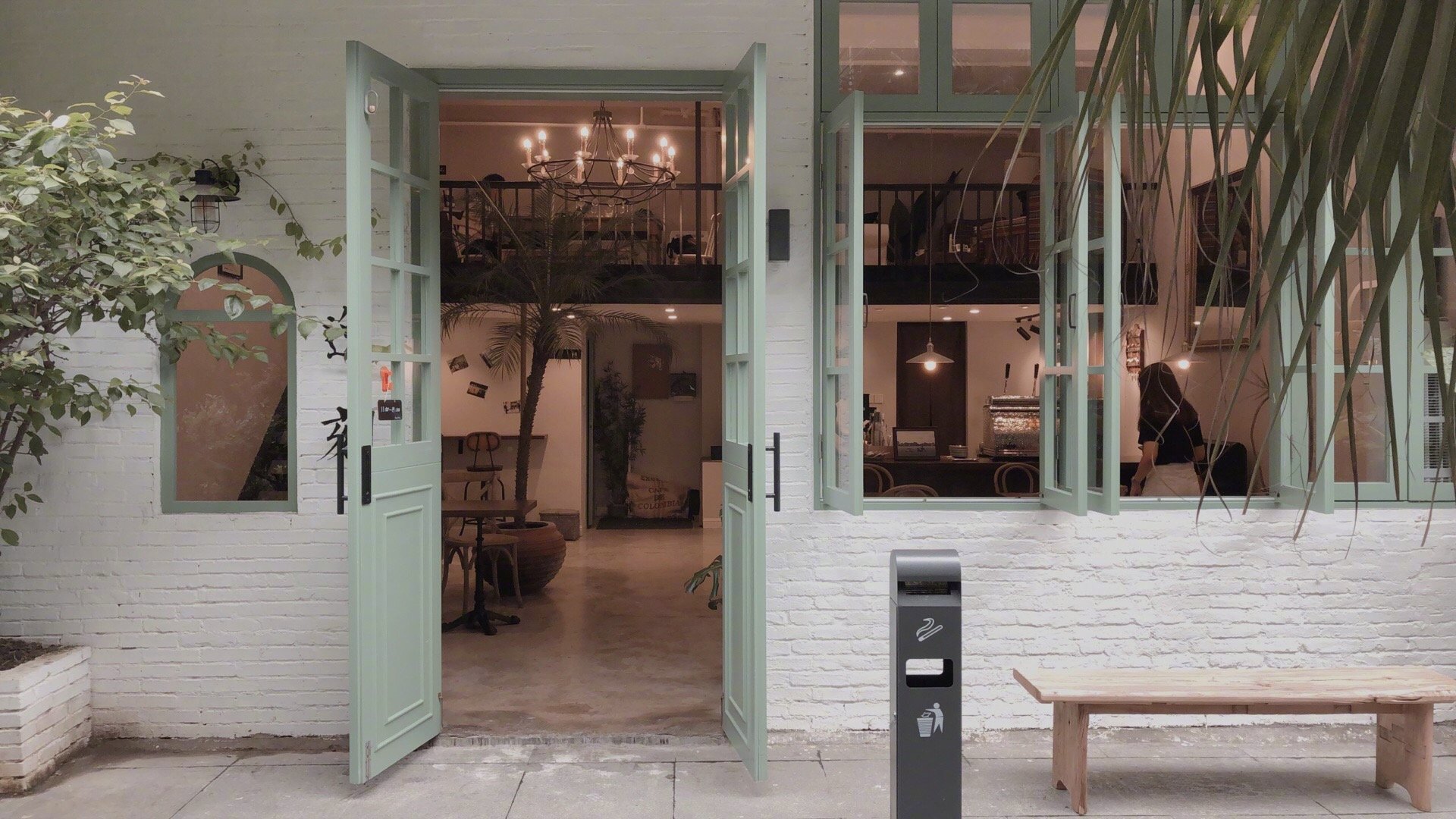 爱美实验室 | 成都探店在成都的街头 偶然走进一家咖啡馆好惊喜