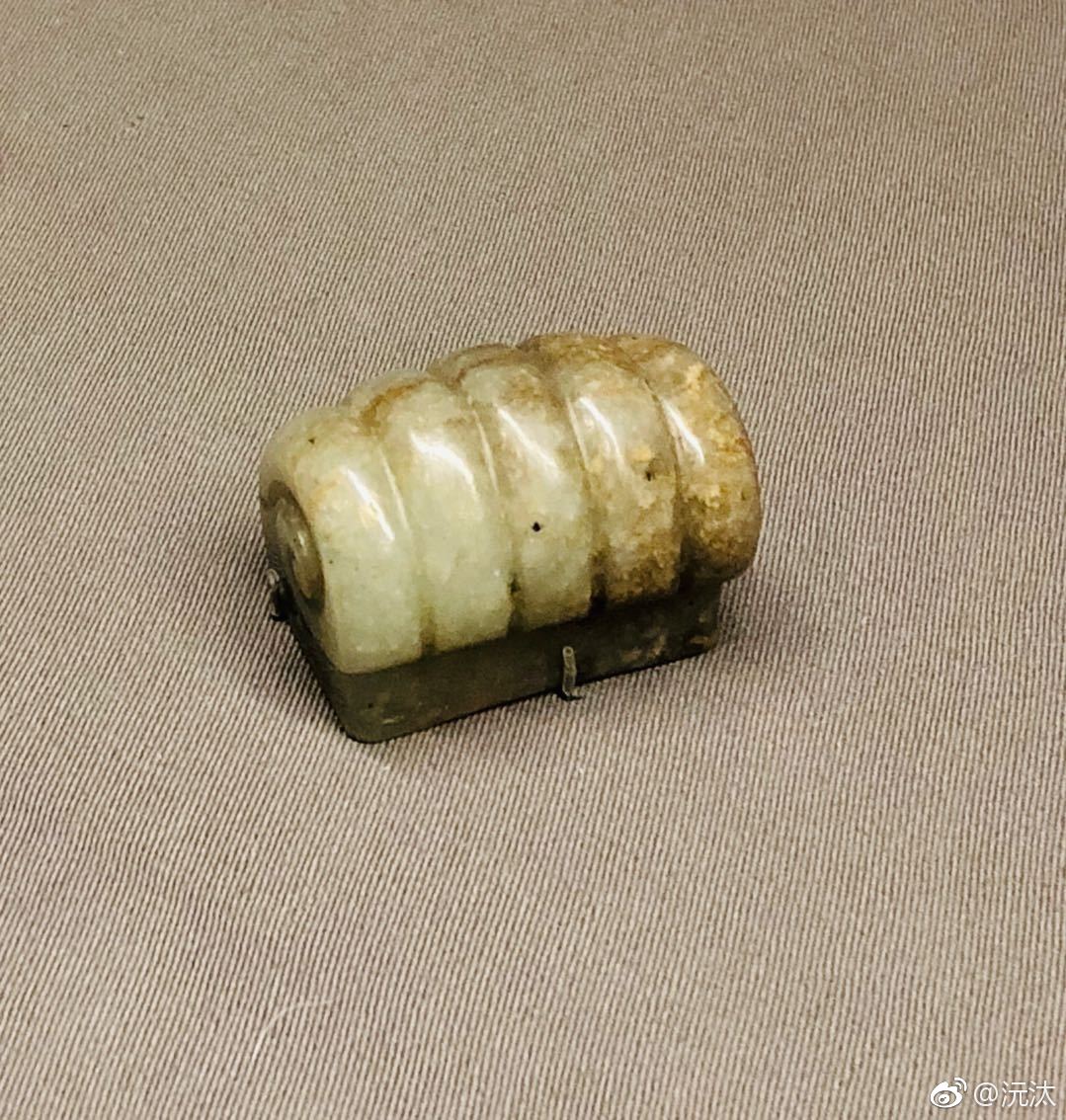 小冠汉代形制窄小又低矮的冠魏晋时沿用这个名称