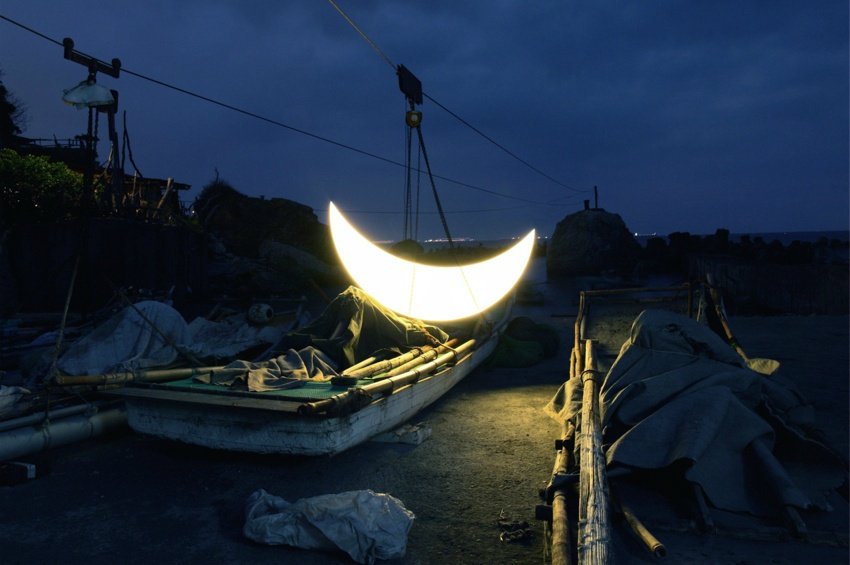 把细碎的烦恼暂停关掉 把月亮挂好 睡个好觉