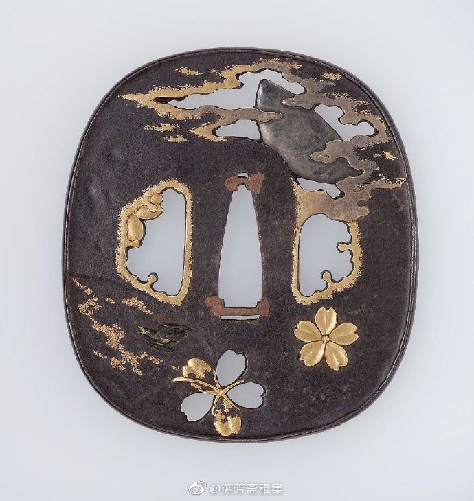 刀锷日本武士刀上的精美装饰