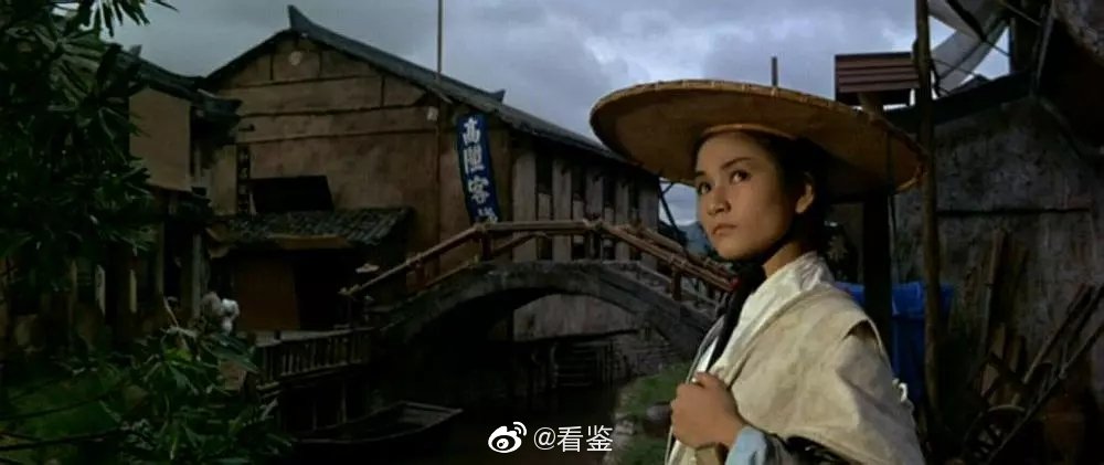 1966年大醉侠郑佩佩饰演人送绰号金燕子的张熙燕