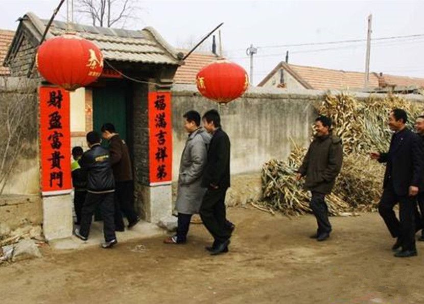 在农村,过年时最好别去这三种亲戚家串门,他们的大腿可不好抱