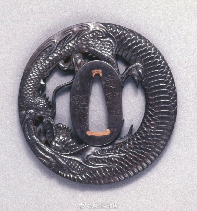 刀锷日本武士刀上的精美装饰