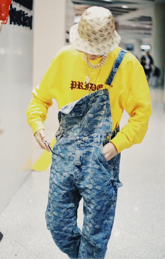 王琳凯是酷盖没错了,穿橘色"车牌衣",走路自带bgm