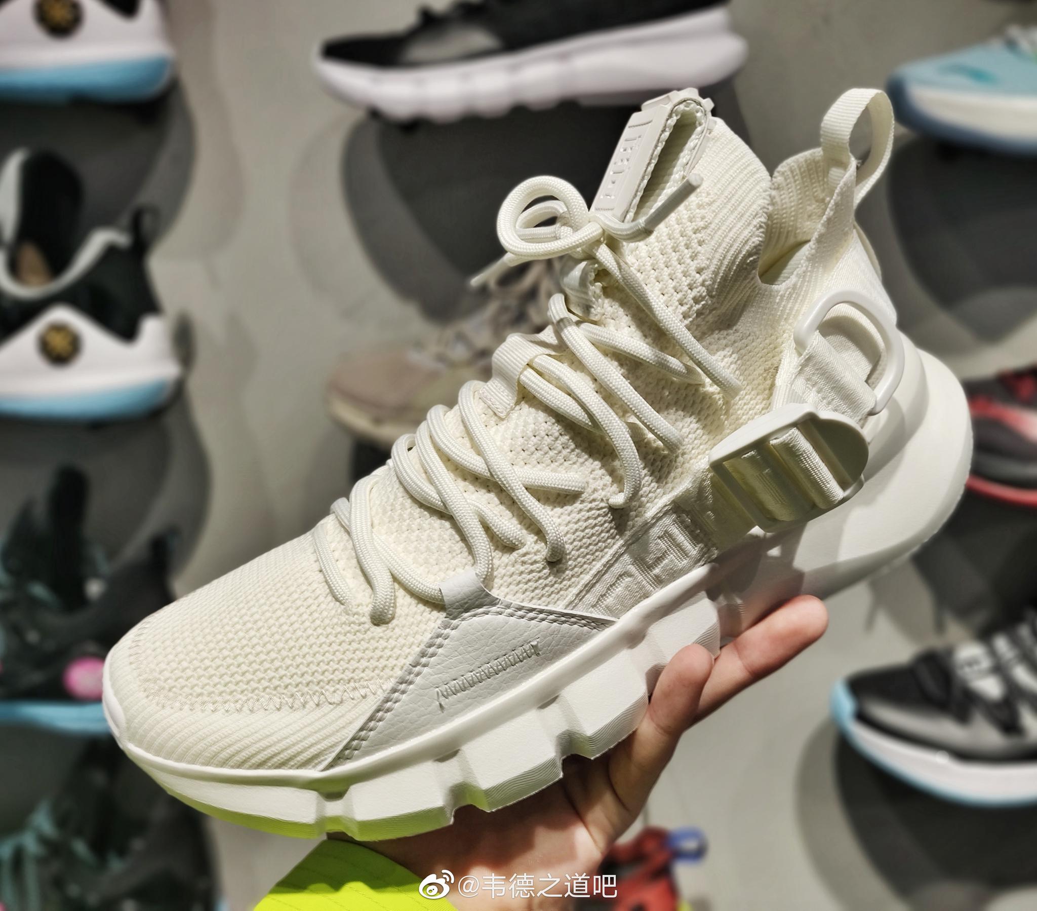 逛了一圈发现悟道essence 2.3普通版和nyfw版都上架了新配色