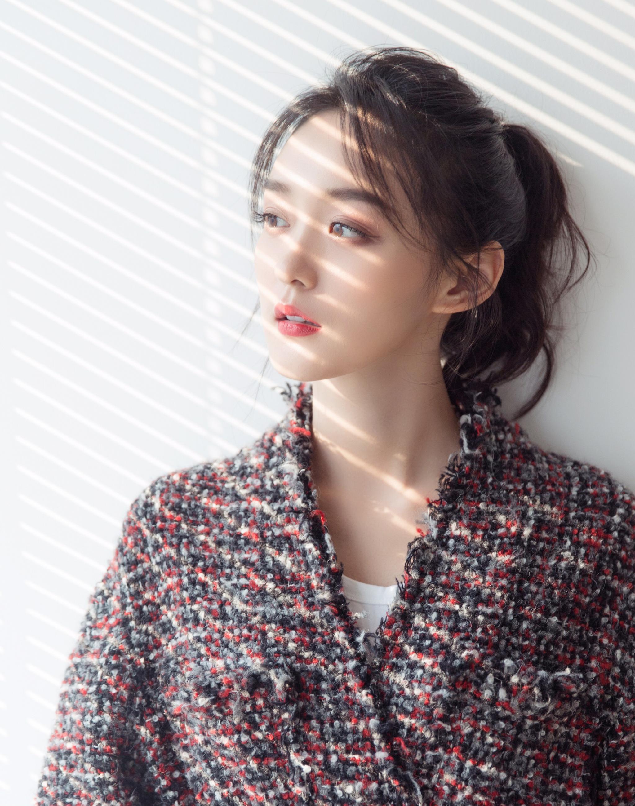 何泓姗只不过将头发扎了起来,气质变得更惊艳,选对发型很重要__财经