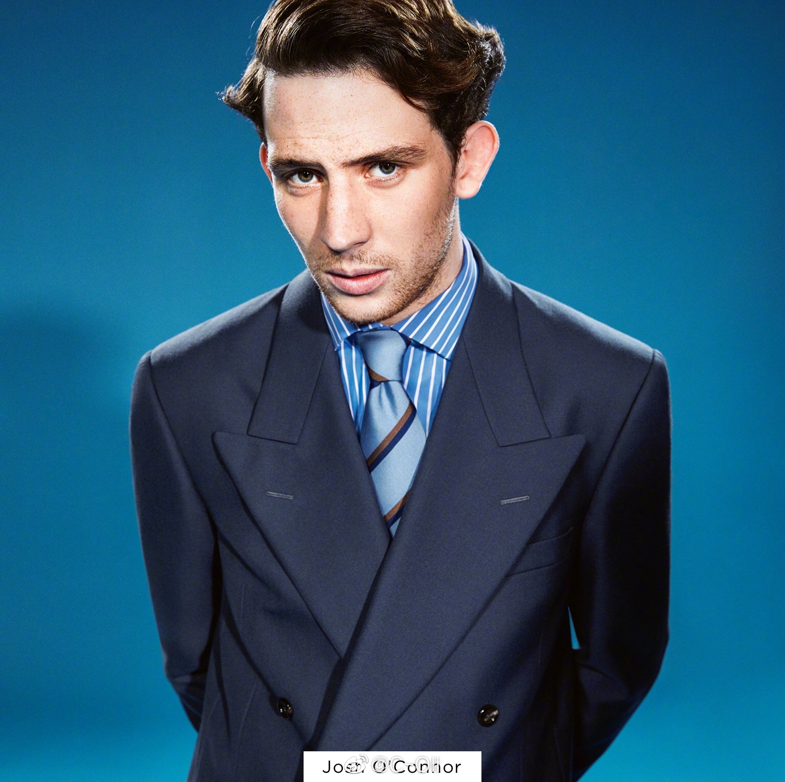 演员josh oconnor为gq uk拍摄一组大片,诠释英伦绅士风