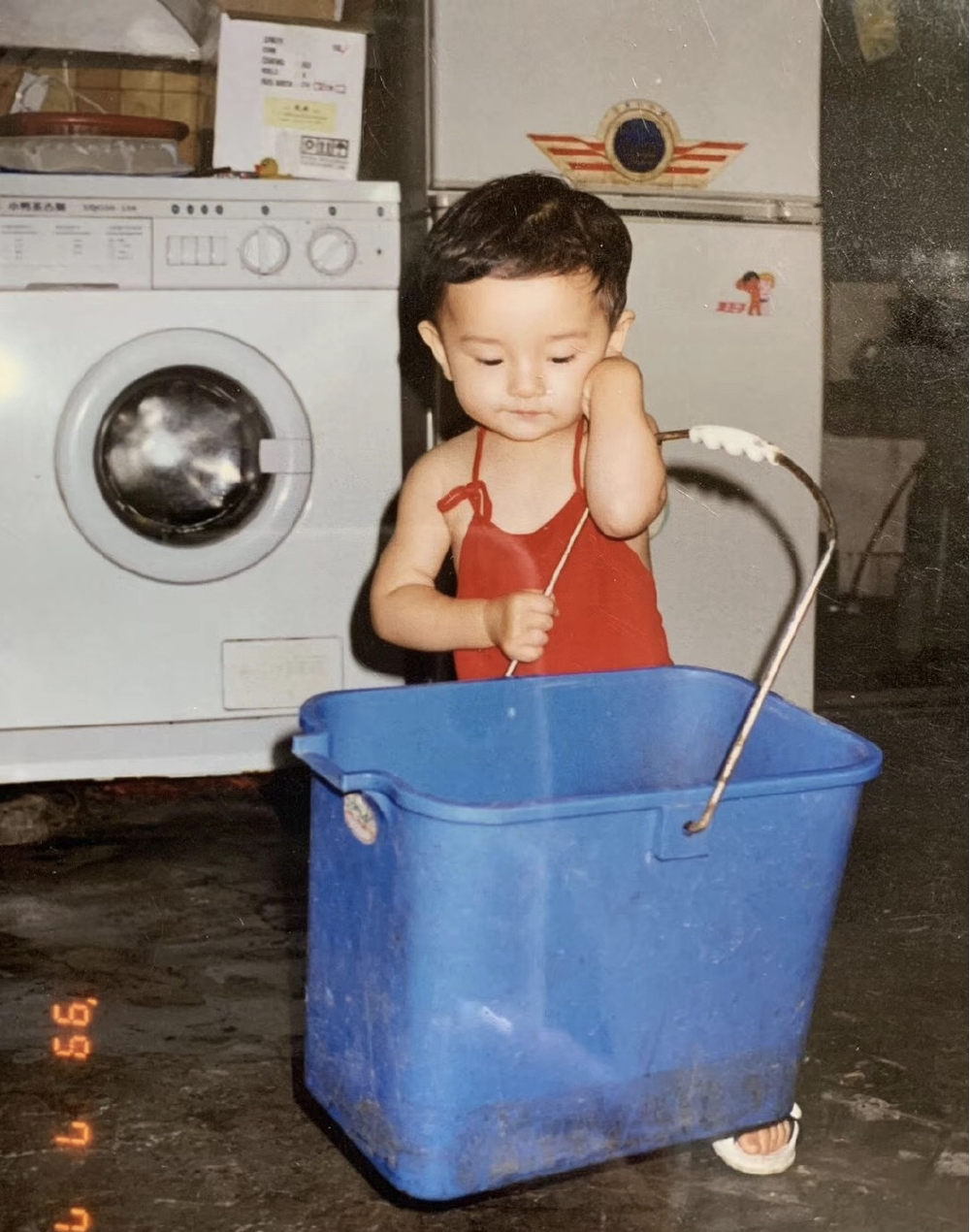 杜海涛披床单杨紫朱亚文军帽赵丽颖大红花你有同款童年照吗