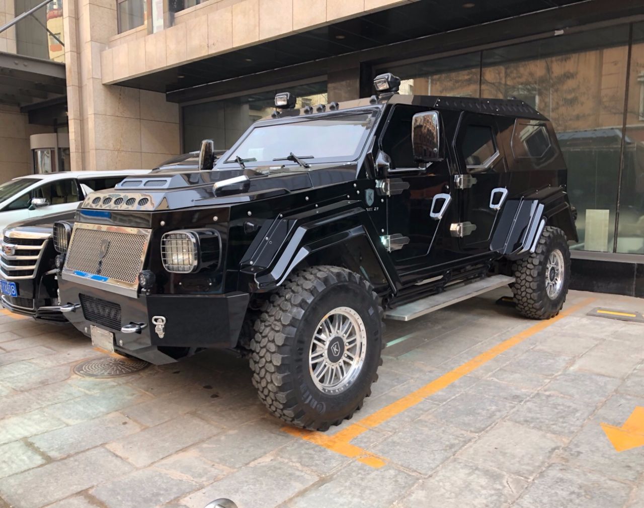 骑士十五世不仅奢华且安全,每一台车都是在加拿大工厂手工打造,从你