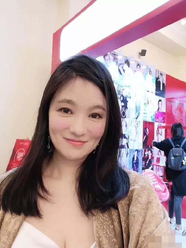 最经典版"怜星宫主",如今成功转型做设计师,年过半百宛如少女|张瑞竹