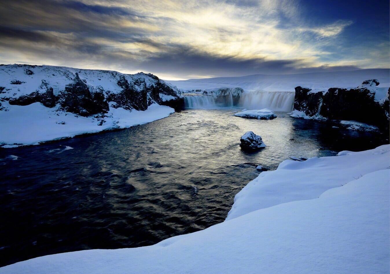 米湖丨冰岛 《速8》中的冰湖爆破