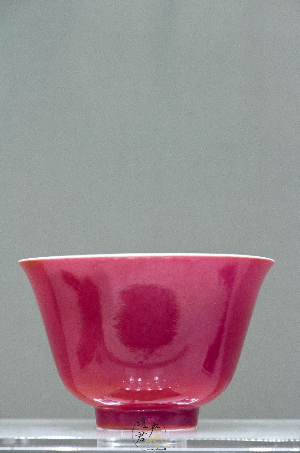 清华大学艺术博物馆藏· 清代胭脂水釉压手杯