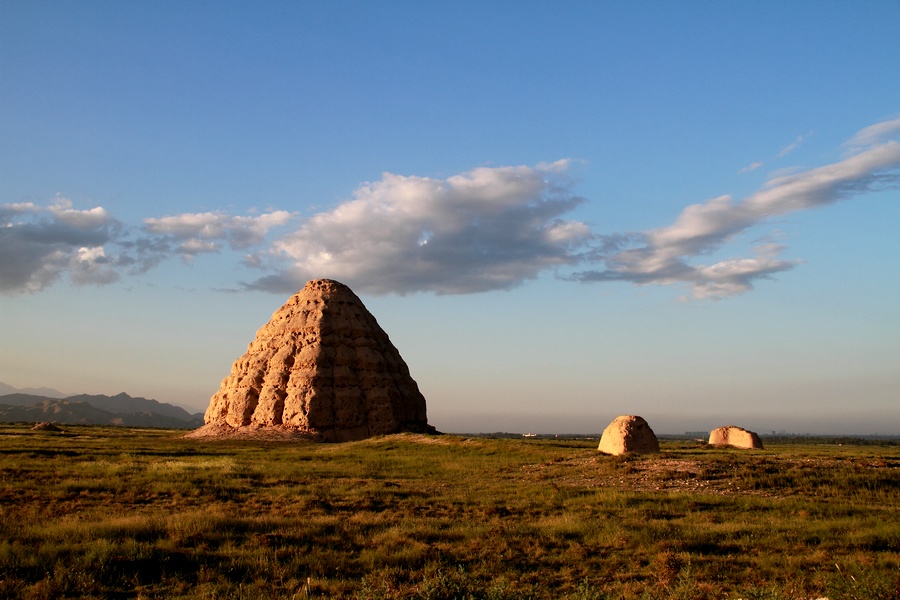 宁夏这座金字塔帝式帝王陵,有千年不倒不长草之说,神秘而神奇!
