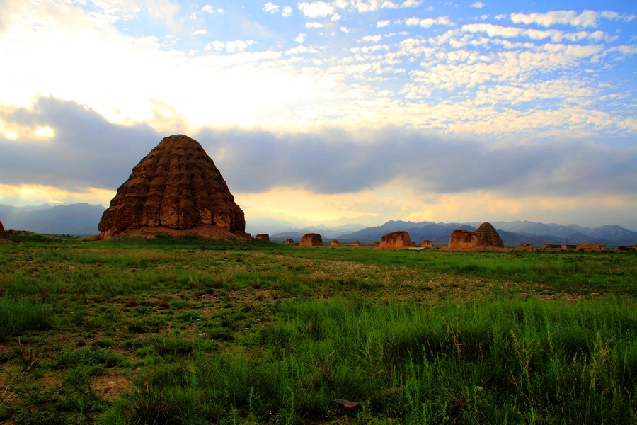 宁夏这座金字塔帝式帝王陵,有千年不倒不长草之说,神秘而神奇!