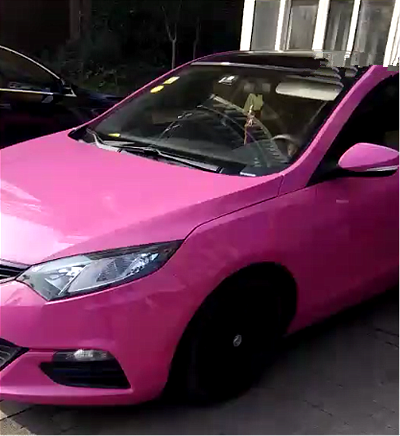 6万长安逸动xt现成都,车漆粉色很骚气,车尾一排字更吸睛!