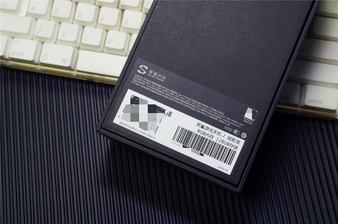 不将就的电竞旗舰:黑鲨2游戏手机全方位测评