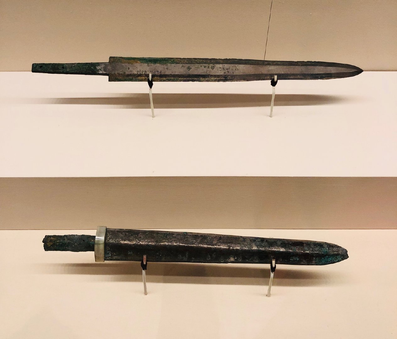 兵器汉代铁刀铜剑铜弩机中山靖王刘胜墓出土