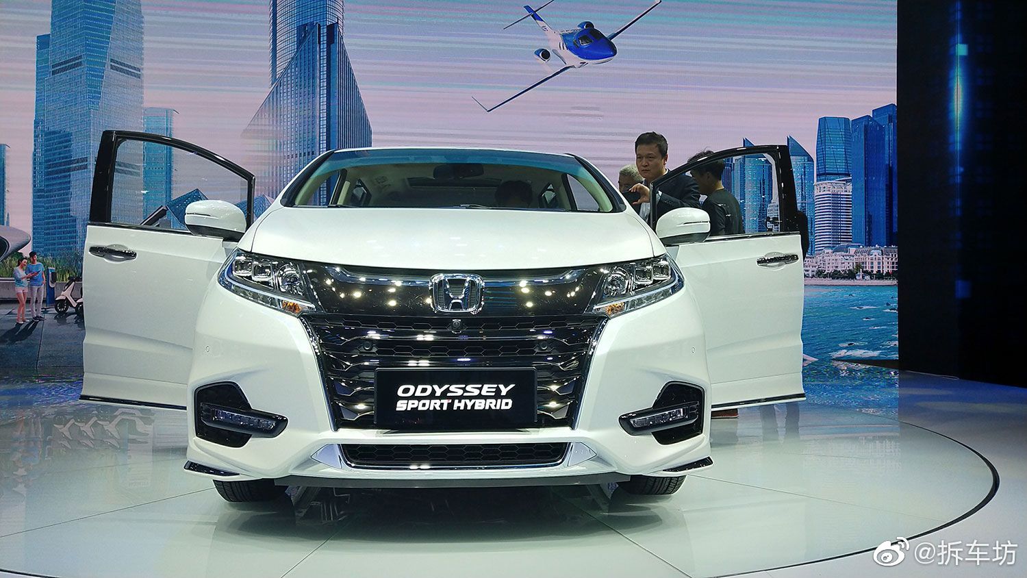 在今日开幕的上海车展中广汽本田奥德赛锐混动亮相