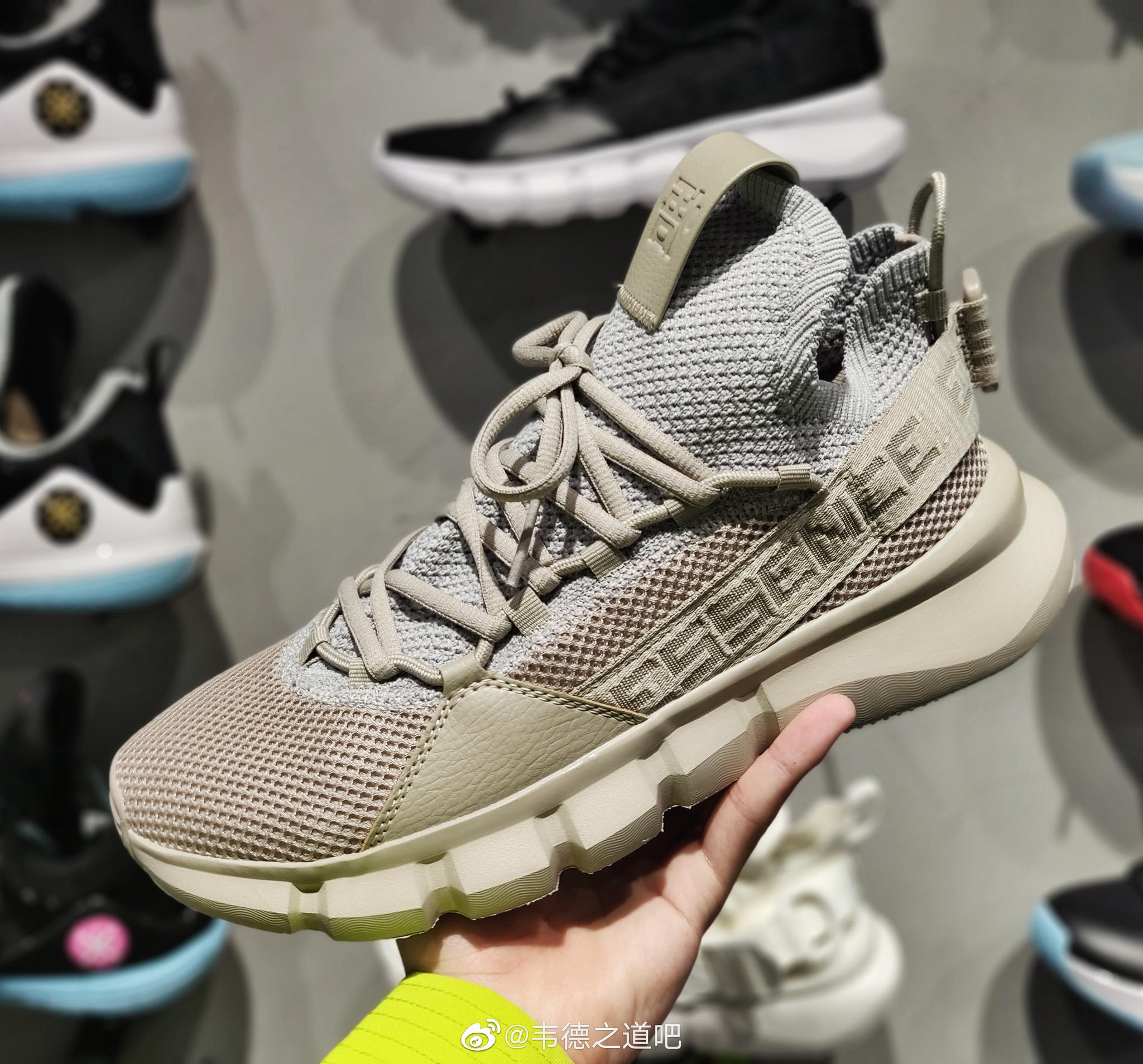 逛了一圈发现悟道essence 2.3普通版和nyfw版都上架了新配色