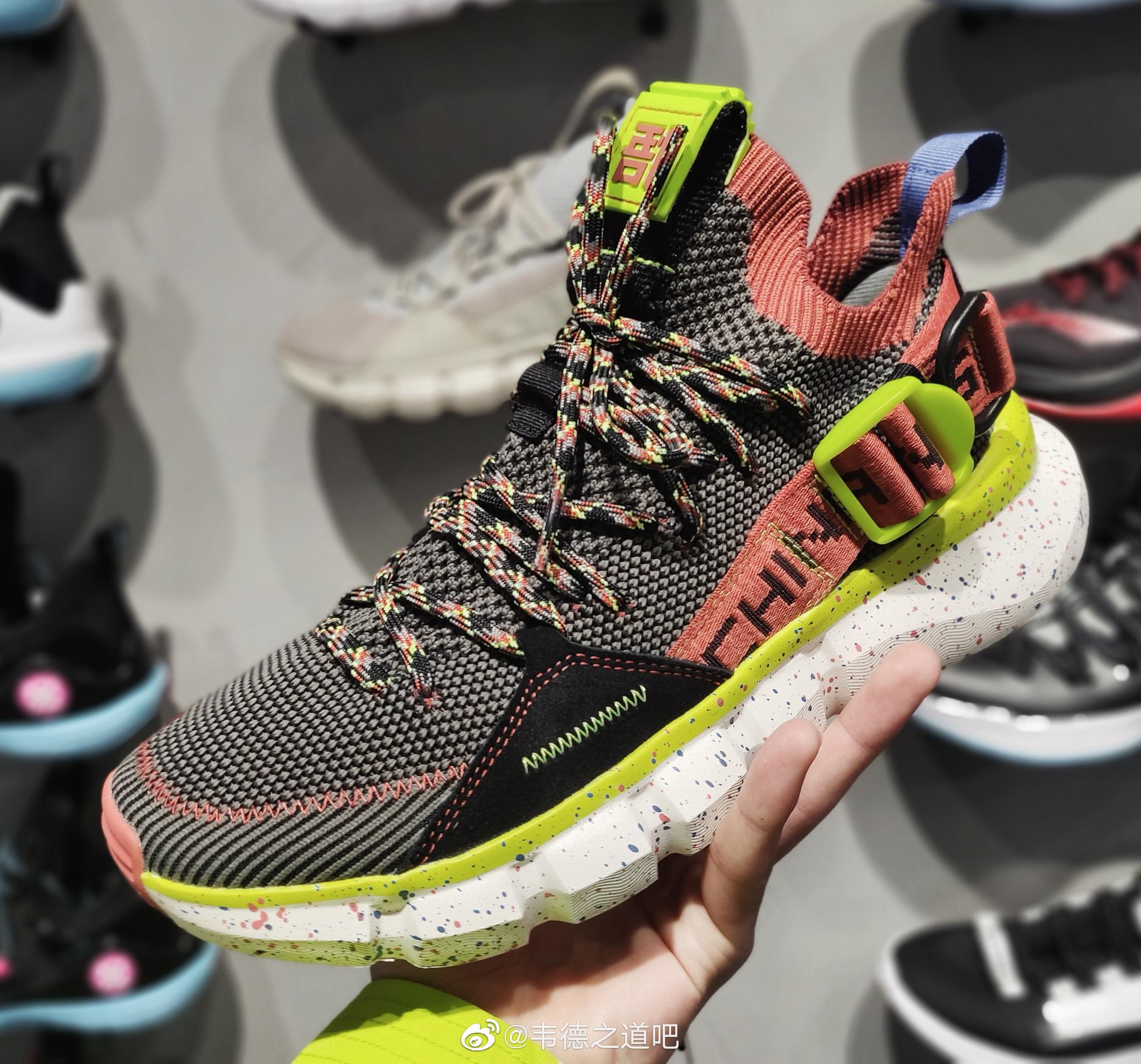 逛了一圈发现悟道essence 2.3普通版和nyfw版都上架了新配色