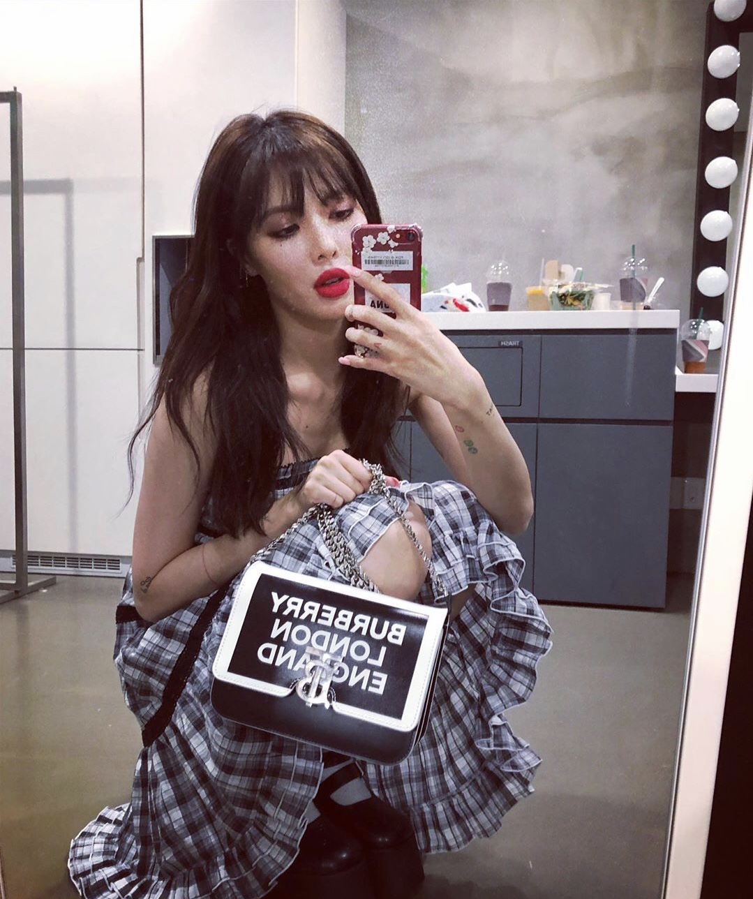 金泫雅ins更新私服