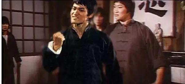 出身豪门，曾提携成龙，帮扶林正英，如今68岁成被时代遗弃的老人