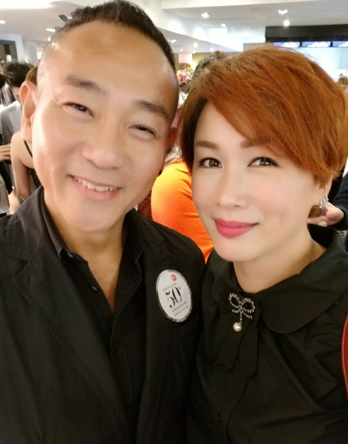 香港笑星刘晓彤退圈后变幸福人妻,曾因乱讲是非和宣萱反目成仇