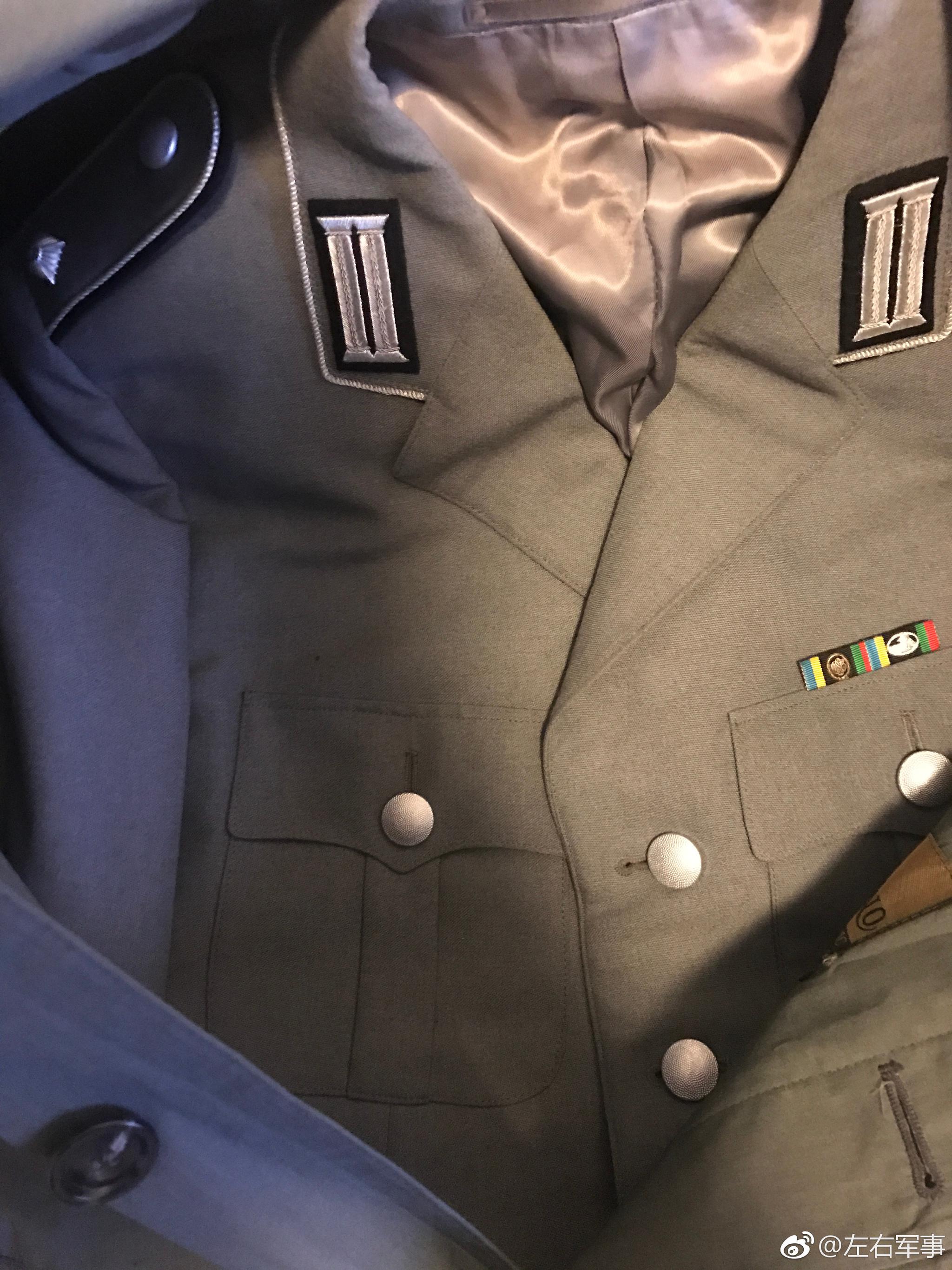 几件西德与现役德军的军服与东德军服比很不值钱