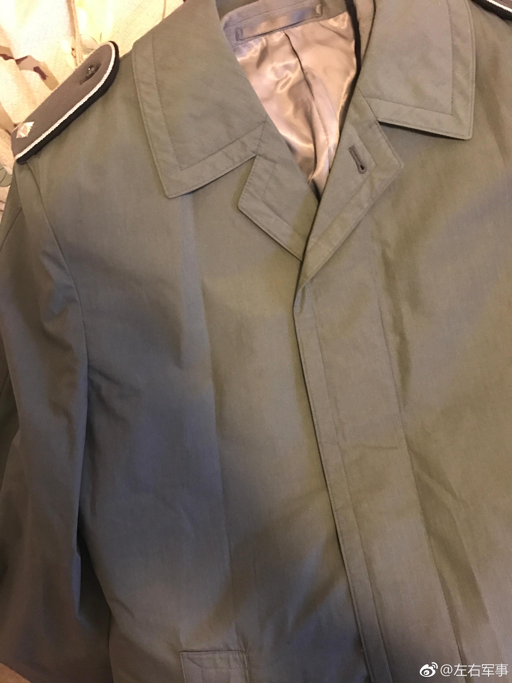 几件西德与现役德军的军服与东德军服比很不值钱
