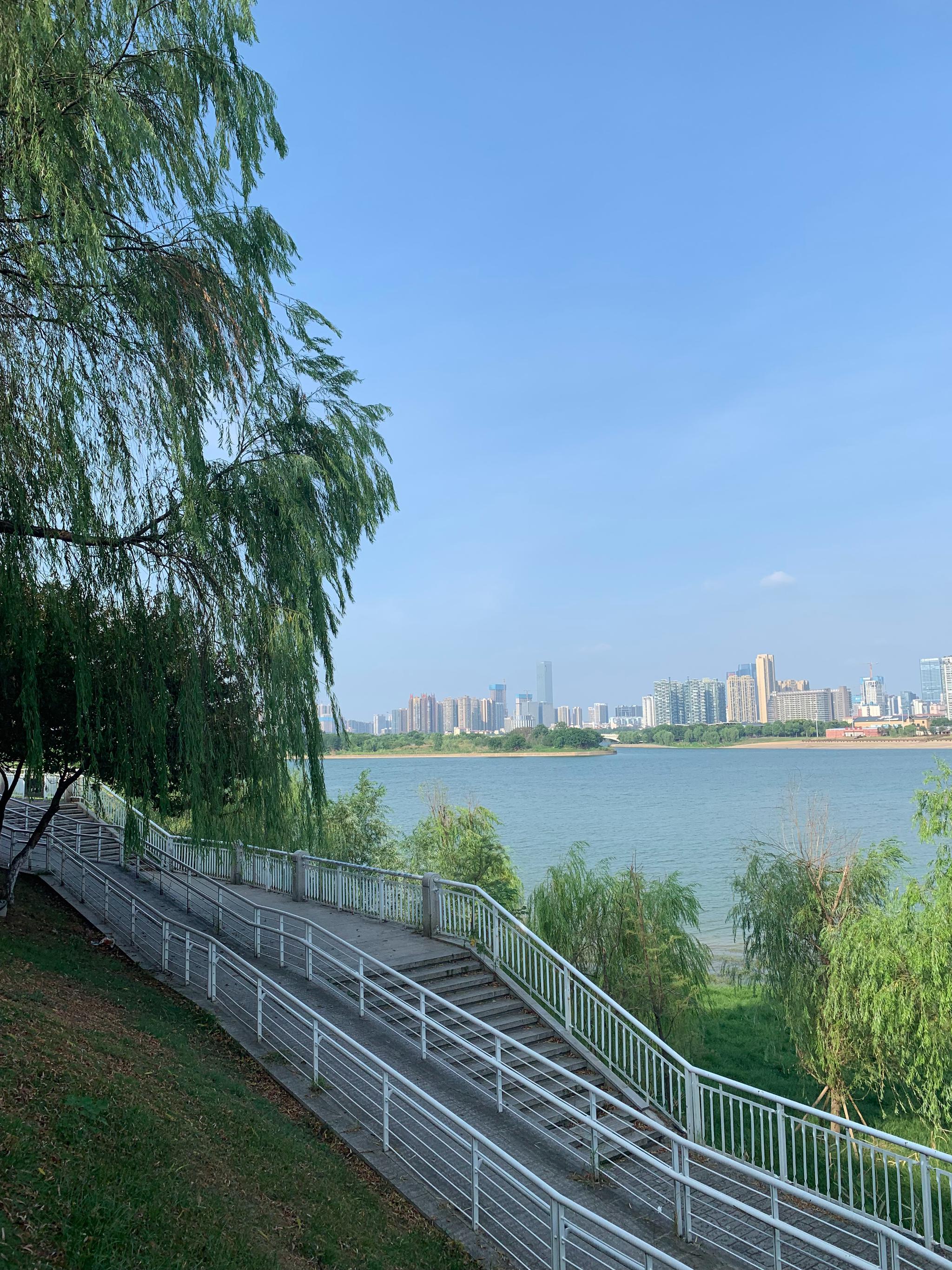 不需要滤镜的长沙湘江沿江风光带